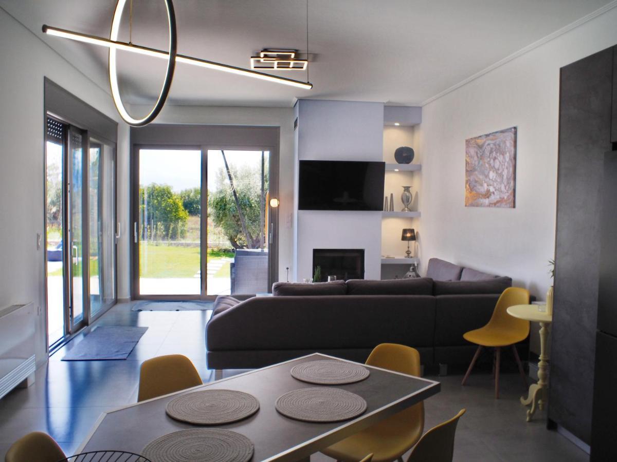 Nostos Luxury Villas With Private Pool In 나프팍토스 외부 사진