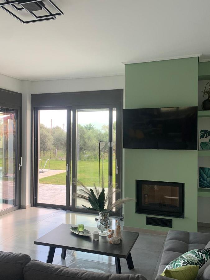 Nostos Luxury Villas With Private Pool In 나프팍토스 외부 사진