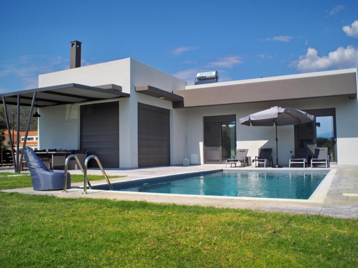 Nostos Luxury Villas With Private Pool In 나프팍토스 외부 사진
