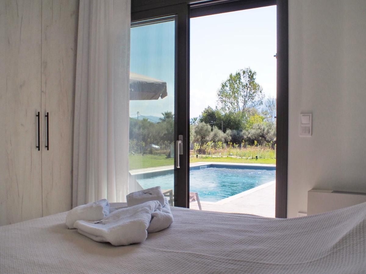 Nostos Luxury Villas With Private Pool In 나프팍토스 외부 사진