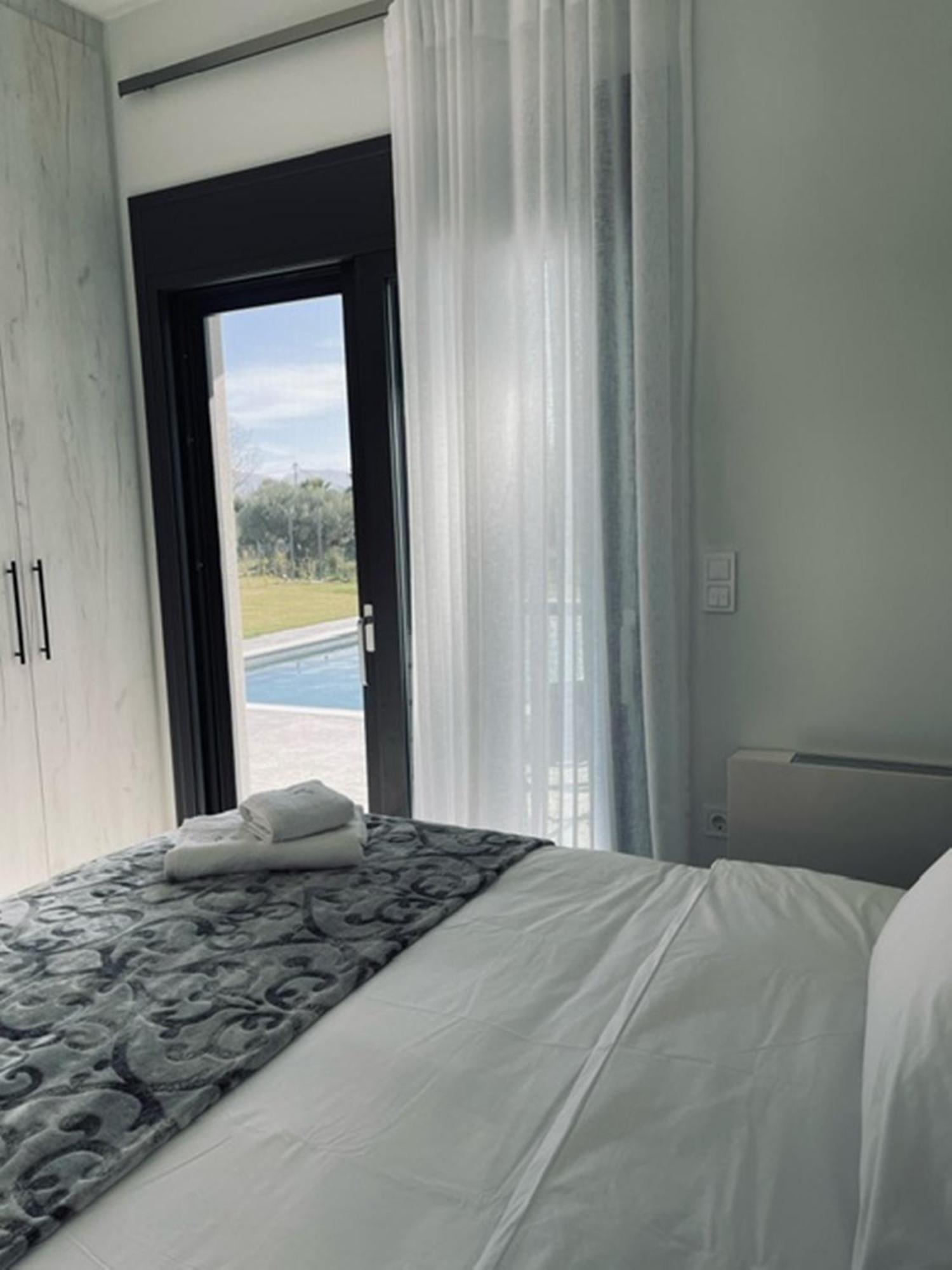 Nostos Luxury Villas With Private Pool In 나프팍토스 외부 사진