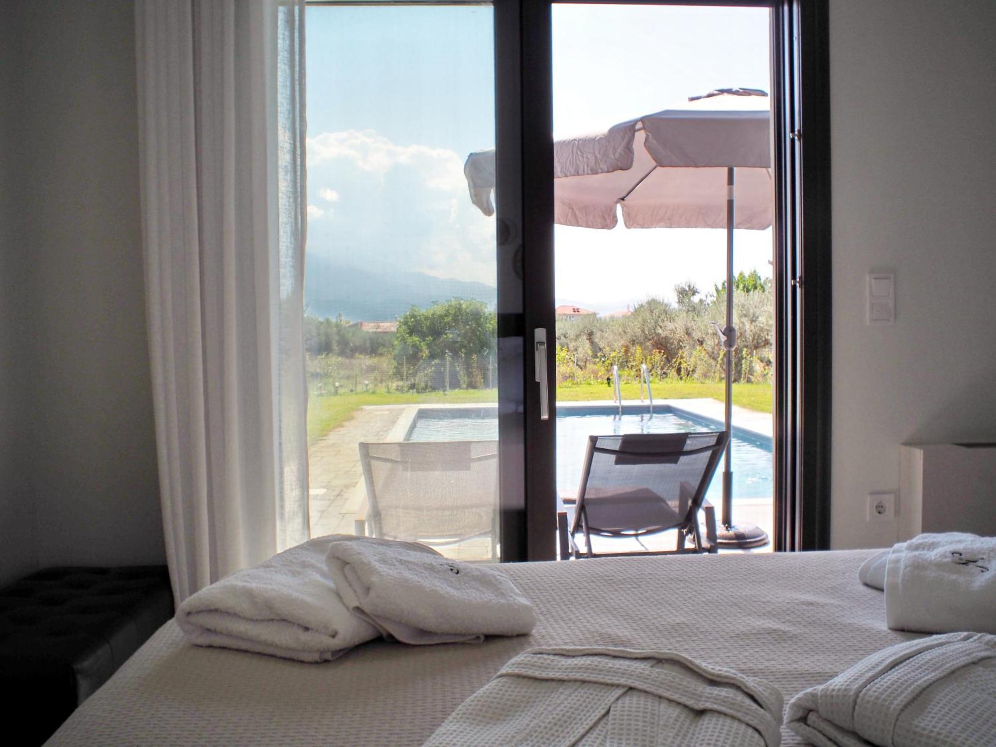 Nostos Luxury Villas With Private Pool In 나프팍토스 외부 사진
