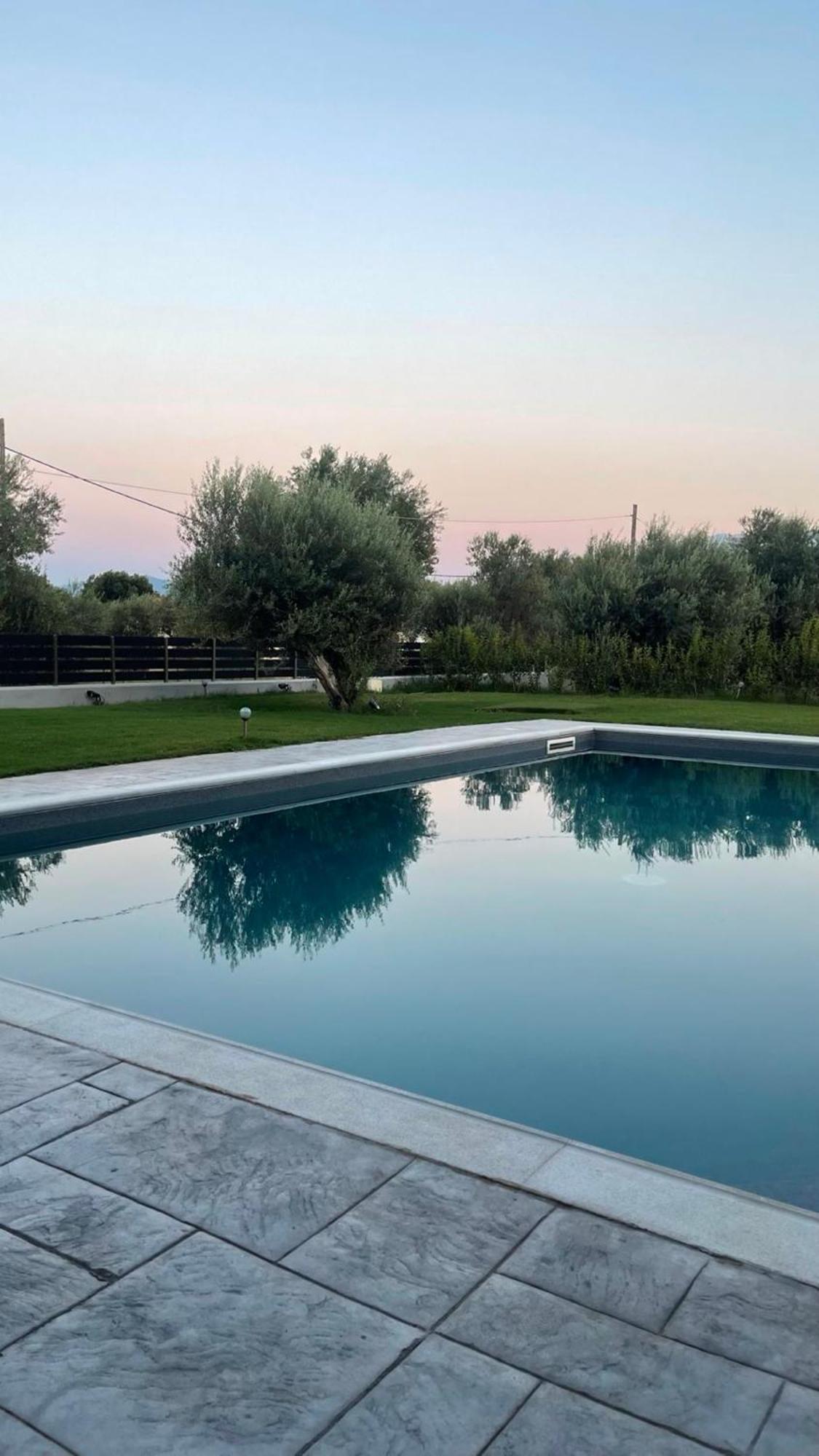 Nostos Luxury Villas With Private Pool In 나프팍토스 외부 사진